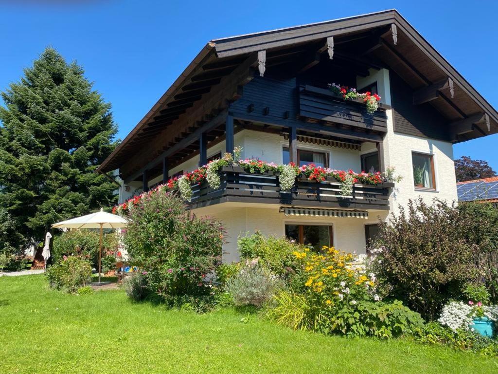Charmantes Garten-Apartment: Erholung Im Chiemgau Unterwössen Exteriör bild